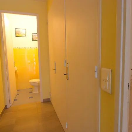 Apartment Center - 4 People - Garage